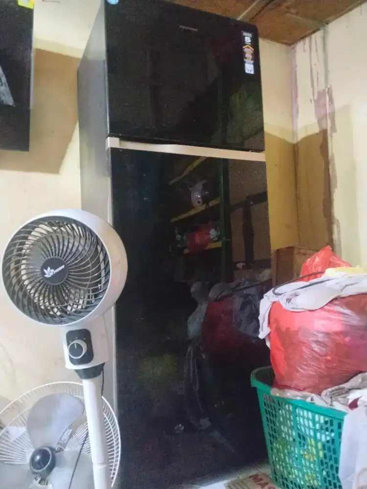 Kulkas bekas baru pakai masih bagus