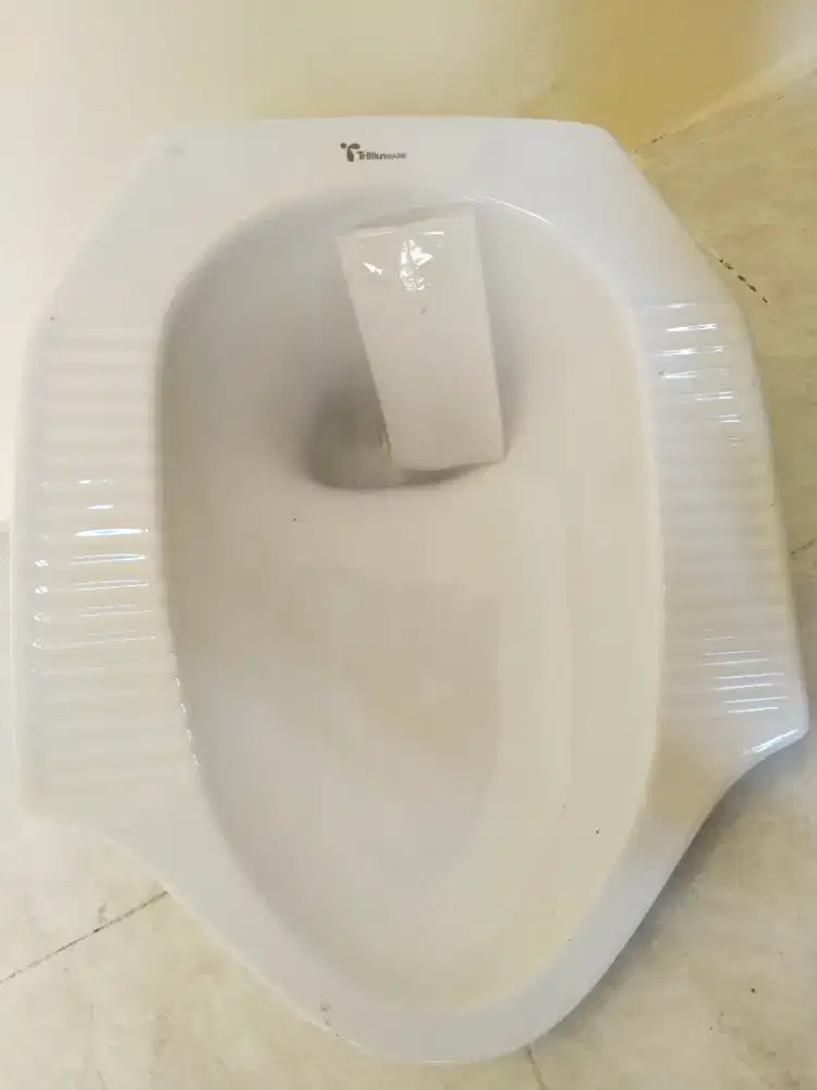 Closet jongkok trilliun ware