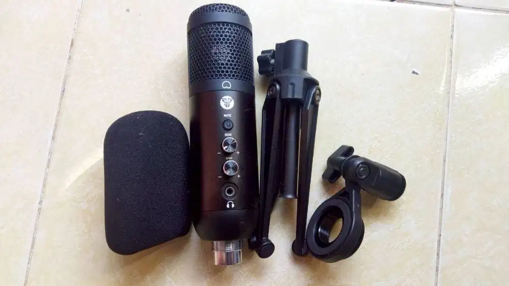 Mic Condenser USB Fantech Leviosa MCX01 RGB (Preloved) - Suara Jernih