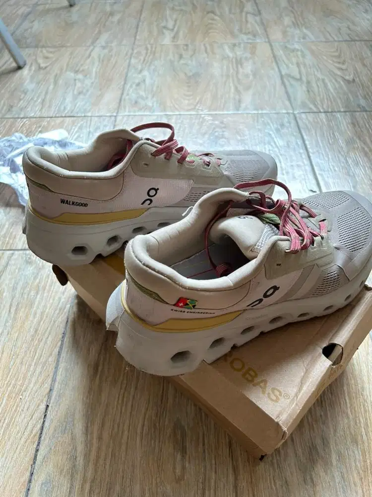 Sepatu on cloud la walkgood