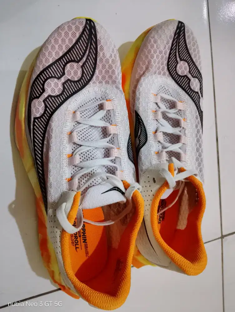 sepatu runing ori soucony ruber