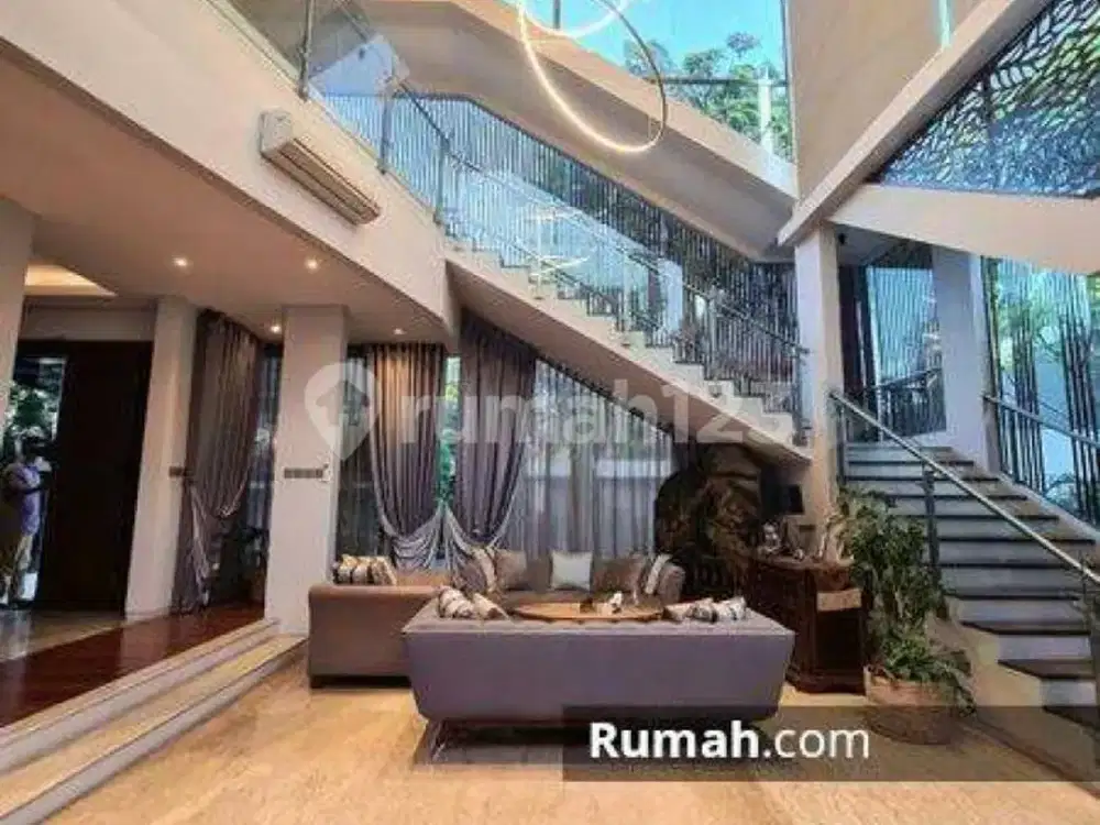 Tebet Barat, Rumah Mewah Ada Kolam Renang Besar, Sangat Nyaman
