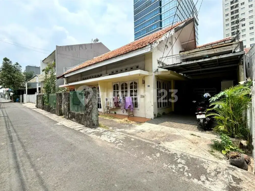 Cocok Untuk Invest, Rumah Hitung Tanah di Tebet Timur, Luas 284 M2