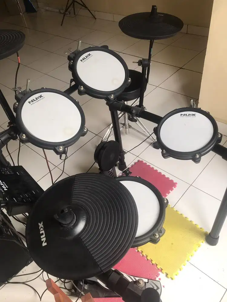Nux Dm 210 plus kursi dus lengkap (bekas)