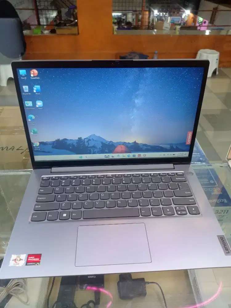 Laptop Lenovo V14