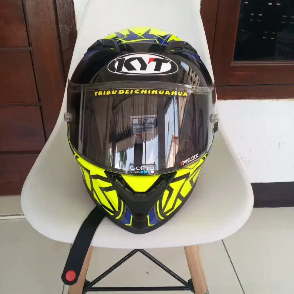 Di jual helm motor merek kyt murah