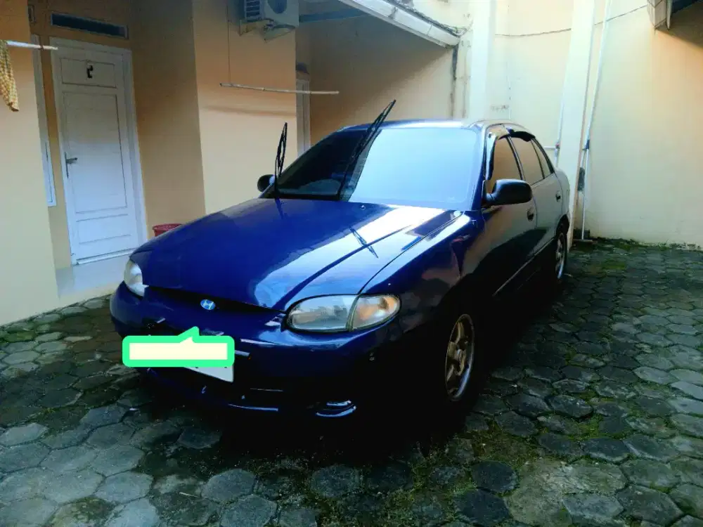Di jual mobil merk hyundai accent automatic tahun 2000 mulus