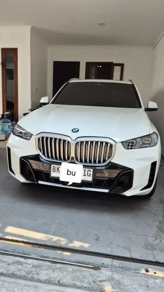 BMW X5 nik 2024 putih