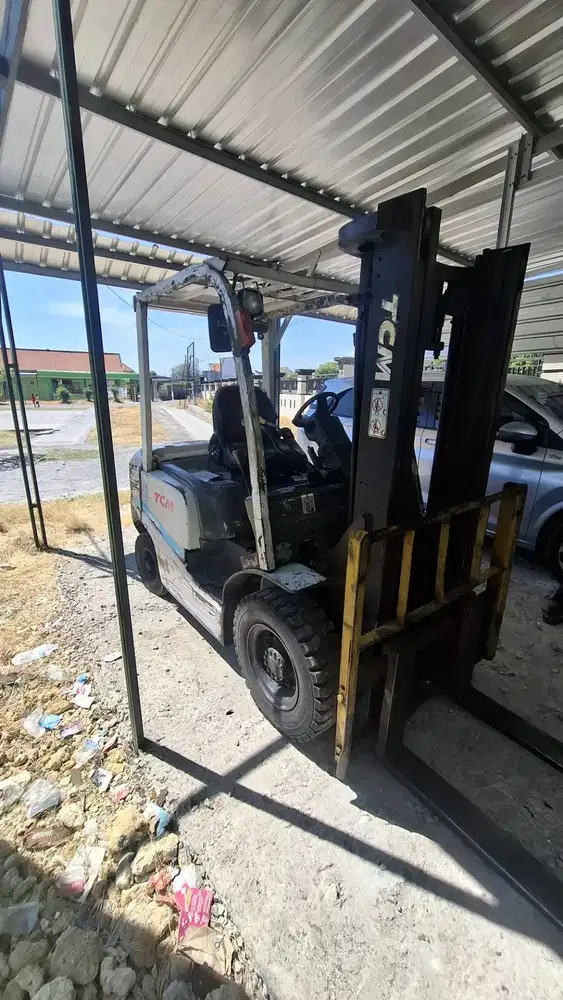 Forklift TCM 2.5 ton kondisi siap kerja