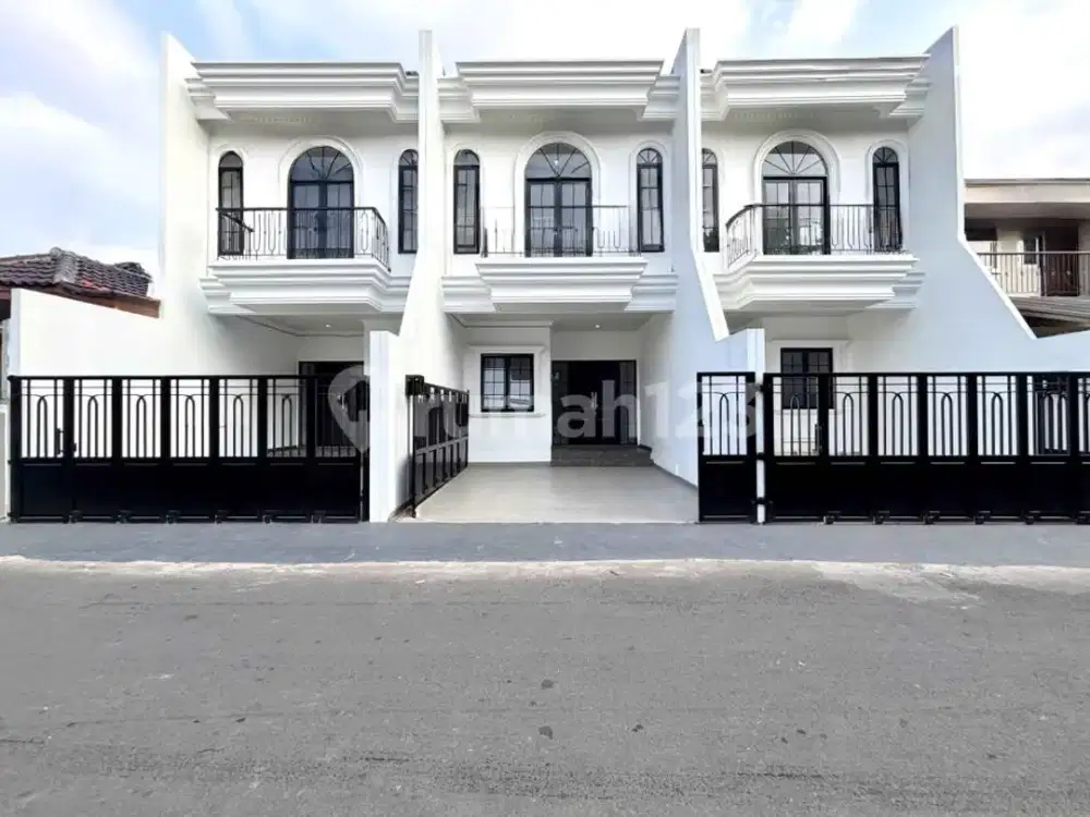 RUMAH MEWAH CAWANG-OTISTA SIAP HUNI AKSES LEBAR LINGKUNGAN NYAMAN