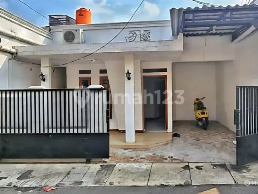 RUMAH SIAP HUNI AKSES 2 MOBIL, SHM LOKASI STRATEGIS JAKSEL