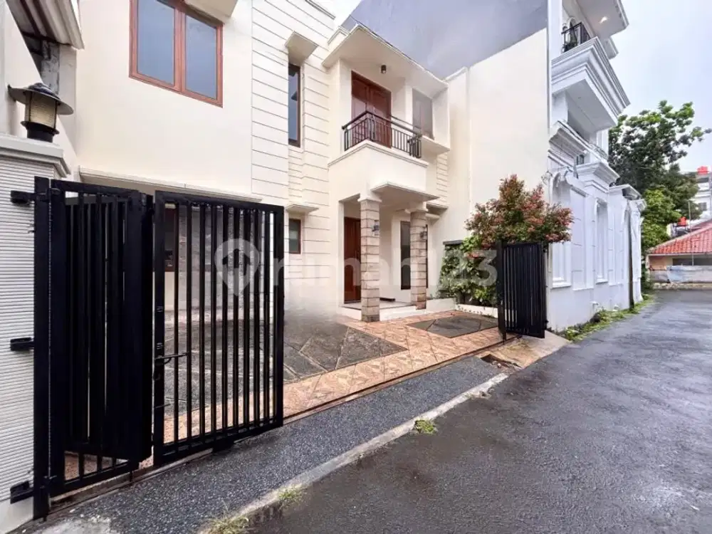 Rumah Mewah Siap Huni Deket Taman Lokasi Sangat Strategis