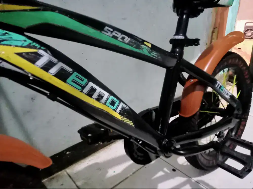 Dijual sepeda BMX merk TREMOR ring 16 kondisi masih bagus keker normal