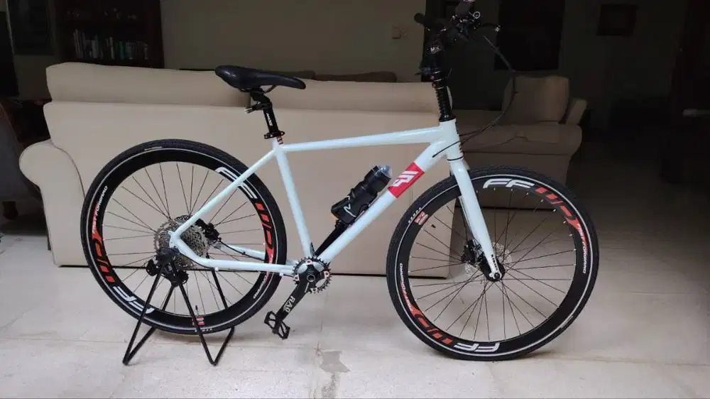 Gravel Bike 700C Shimano Deore 1x10 Hydraulic Brake - Siap Pakai