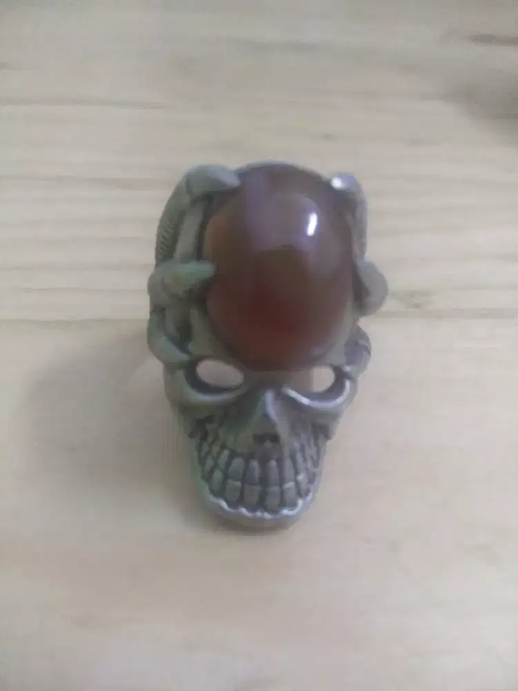 Cincin Batu Coklat Klasik Tengkorak
