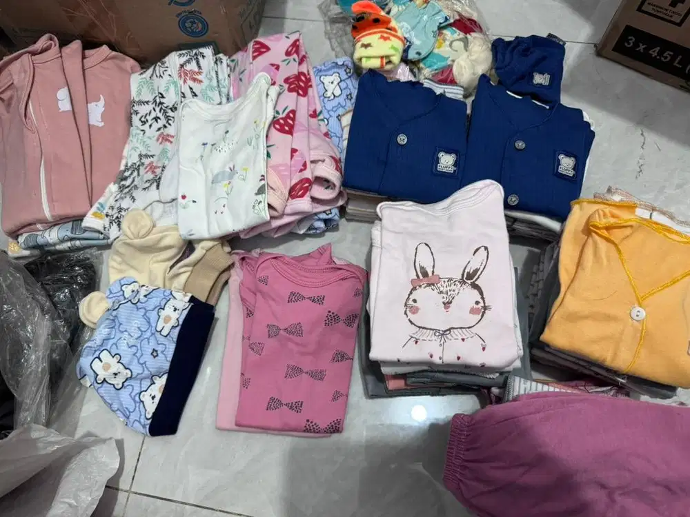 Baju bayi umur 1-8 bulan gratis