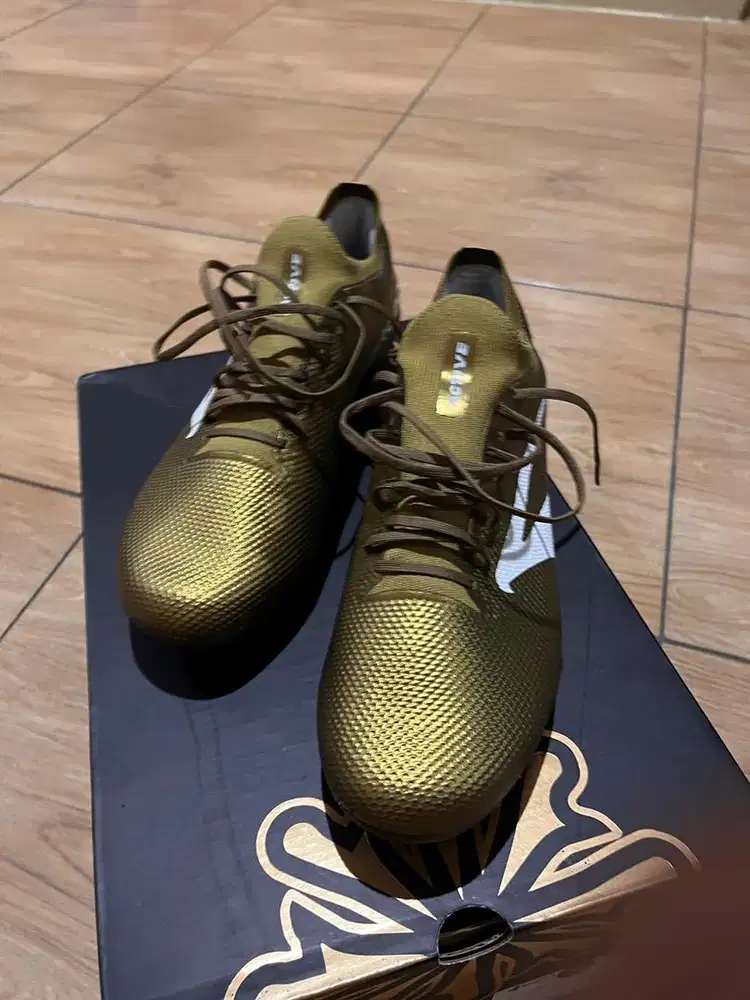 sepatu bola merk brodo
