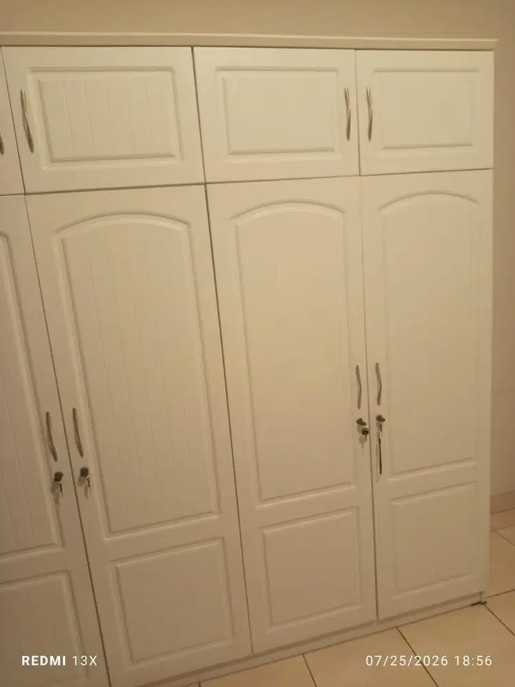 Lemari 4 pintu masih bagus