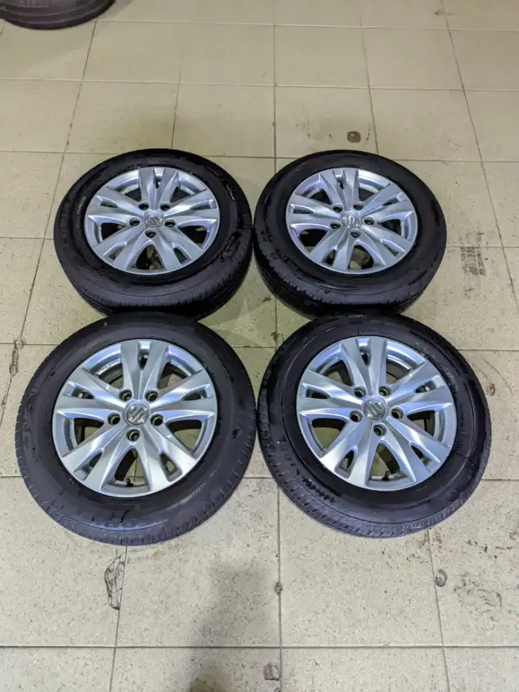 Velg oem ertiga r15 5x114 lbr5,5 et40 sepaket ban