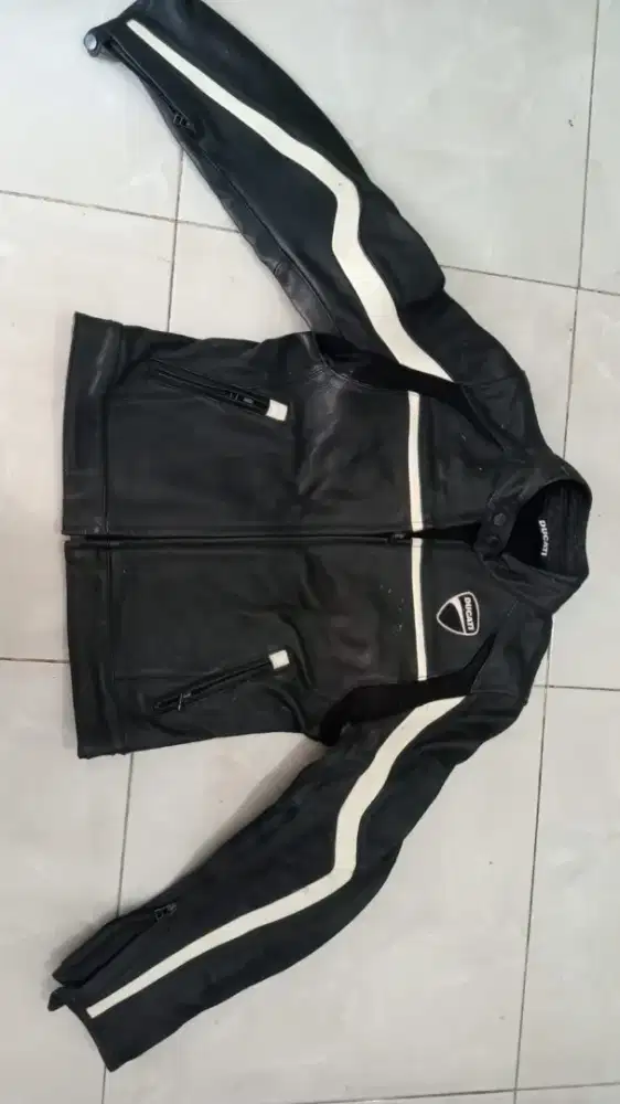 Jual jaket ducati