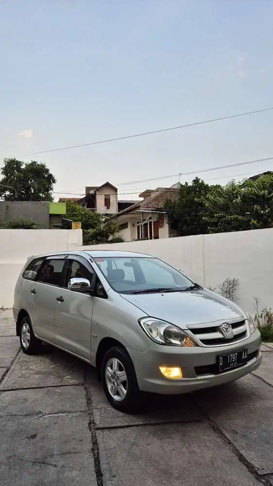 Toyota Kijang Innova 2006 Bensin
