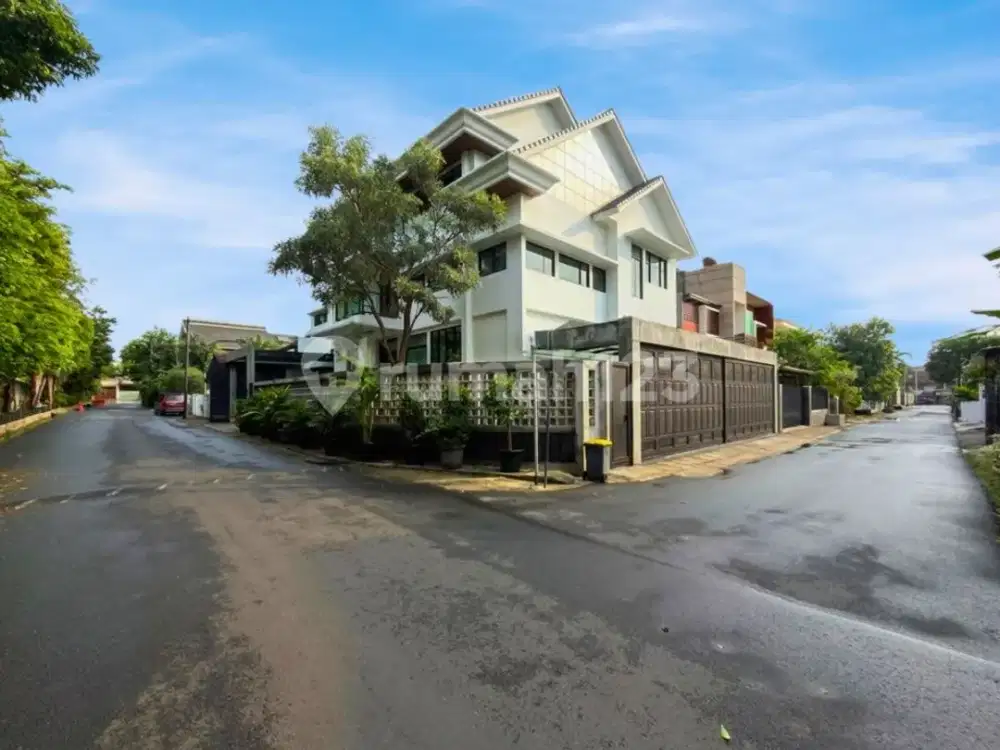Depan Taman Komplek Gudang Peluru Tebet