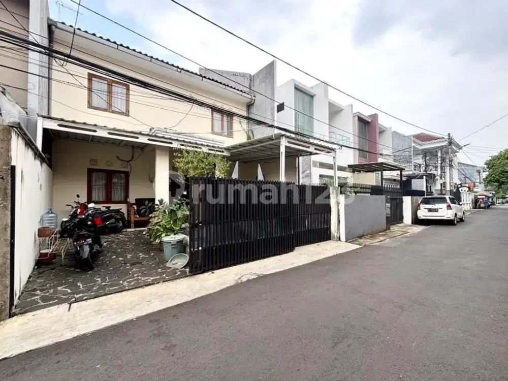 Akses 2 Mobil di Tebet Timur, Rumah Siap Huni