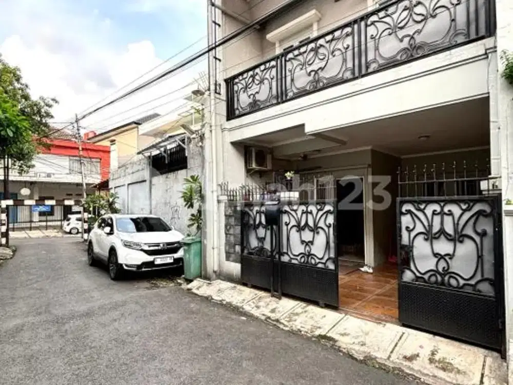 GAK SAMPE 3 M ! RUMAH AKSES 2 MOBIL DI TEBET BARAT