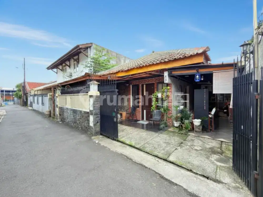 Tebet - Dekat Akses Jalan 2 Mobil ( Rumah Siap Huni )