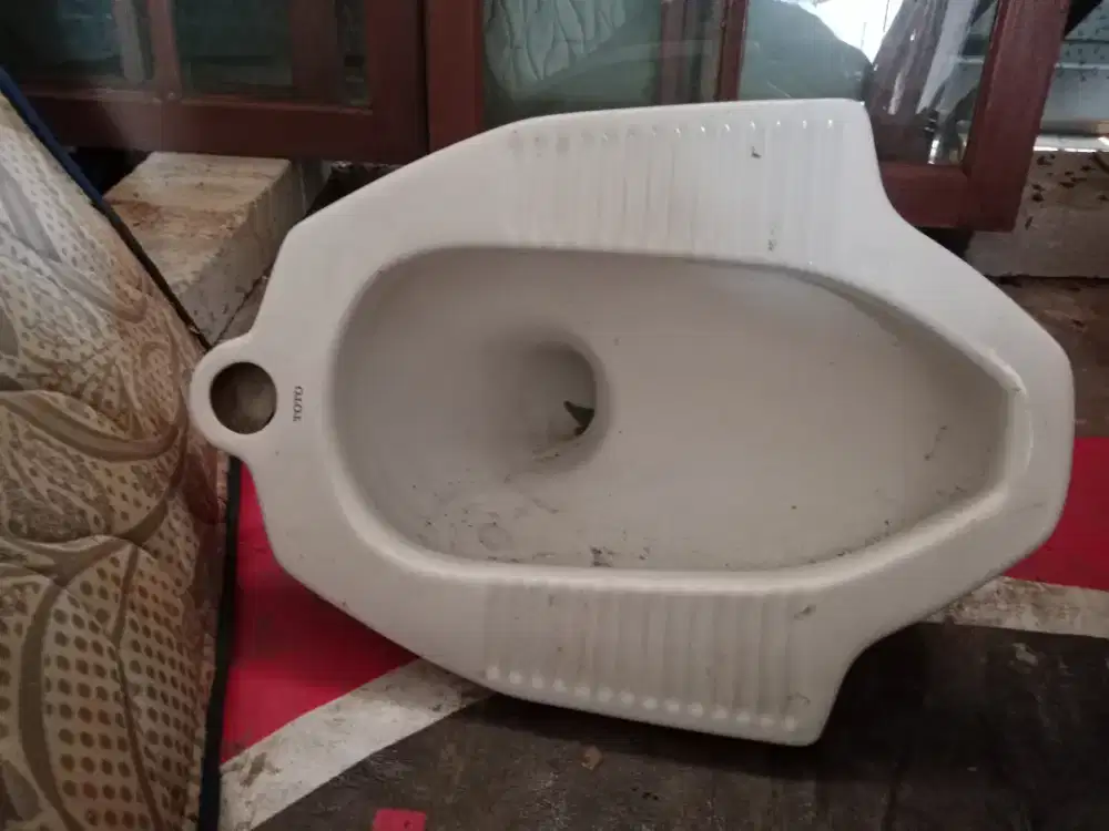 Closed jongkok jumbo kepala angsa toto