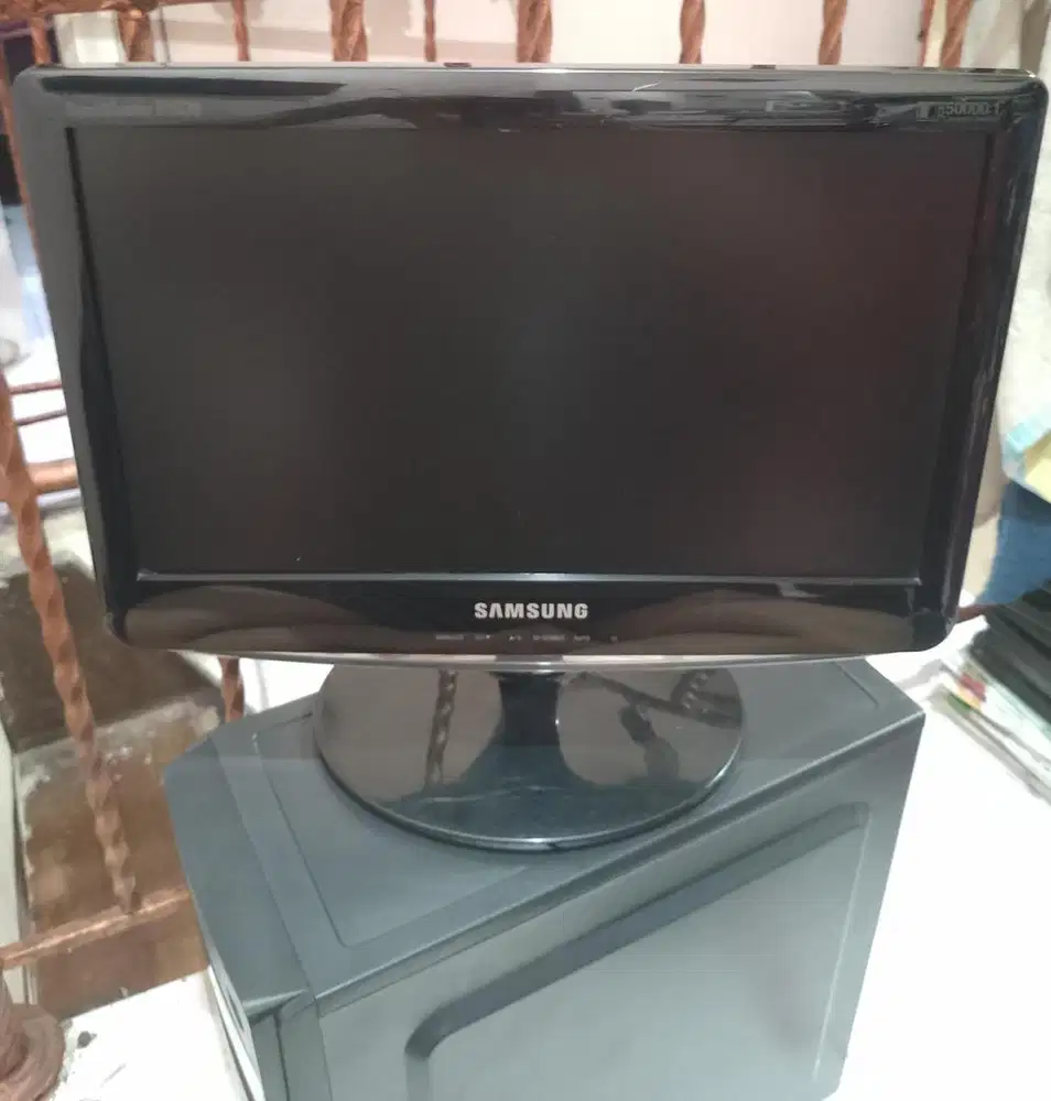 Komputer full set core i3 ram 8gb SSD 250gb HDD 320gb murmer