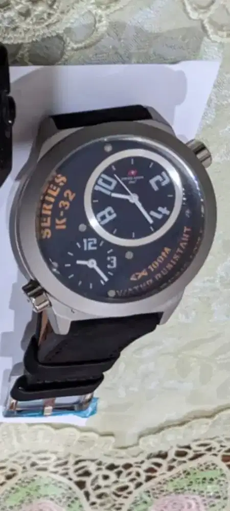 Jam tangan vintage Swis Army Ory