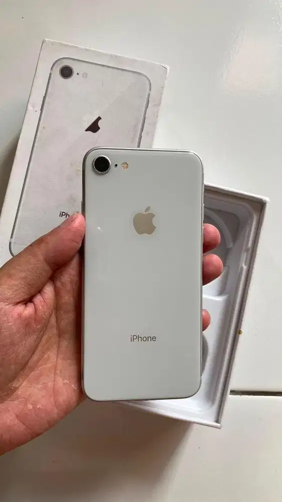 dijual HP iphone 8 basic 64gb sinyal aman seumur hidup