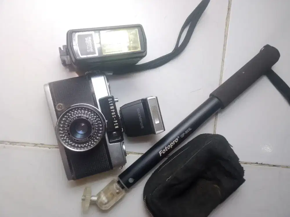 Jual kamera jadul merk Olympus masih mulus lokasi Kemang jaksel