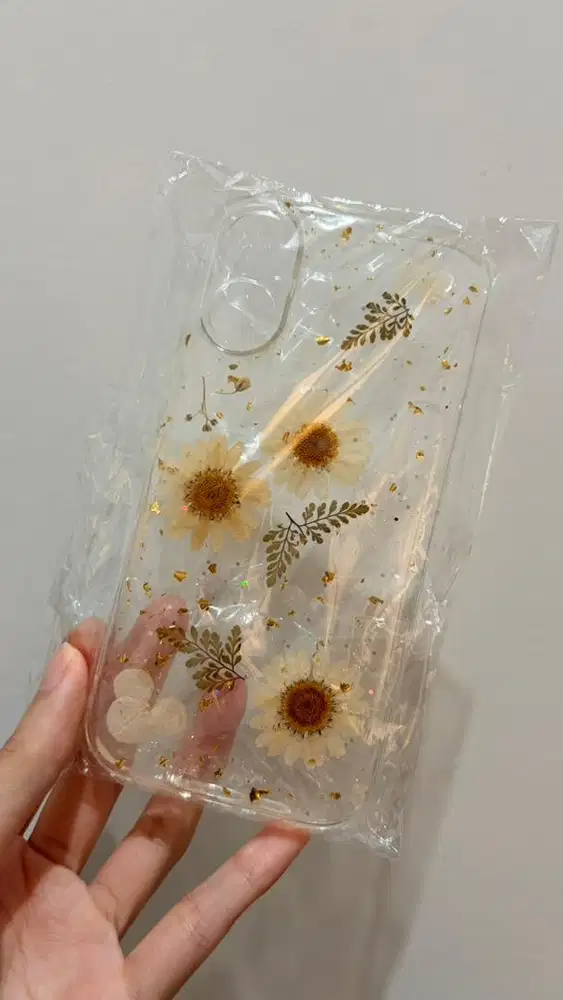 Iphone 17 basic Case Dry Flowers Resin