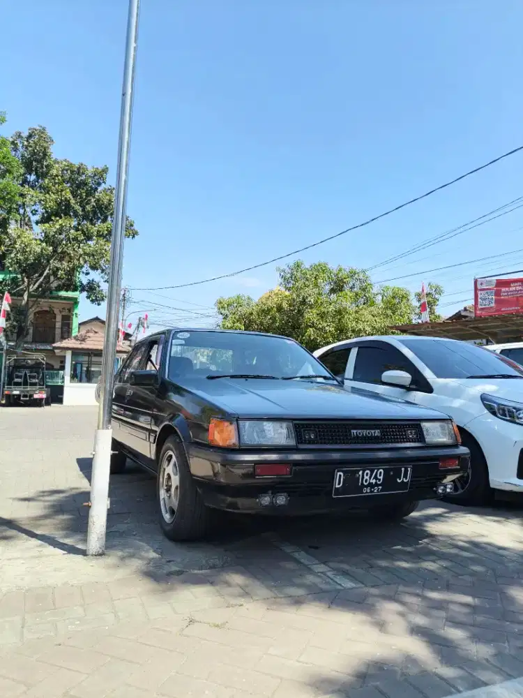 TOYOTA COROLLA SE SALON 1987