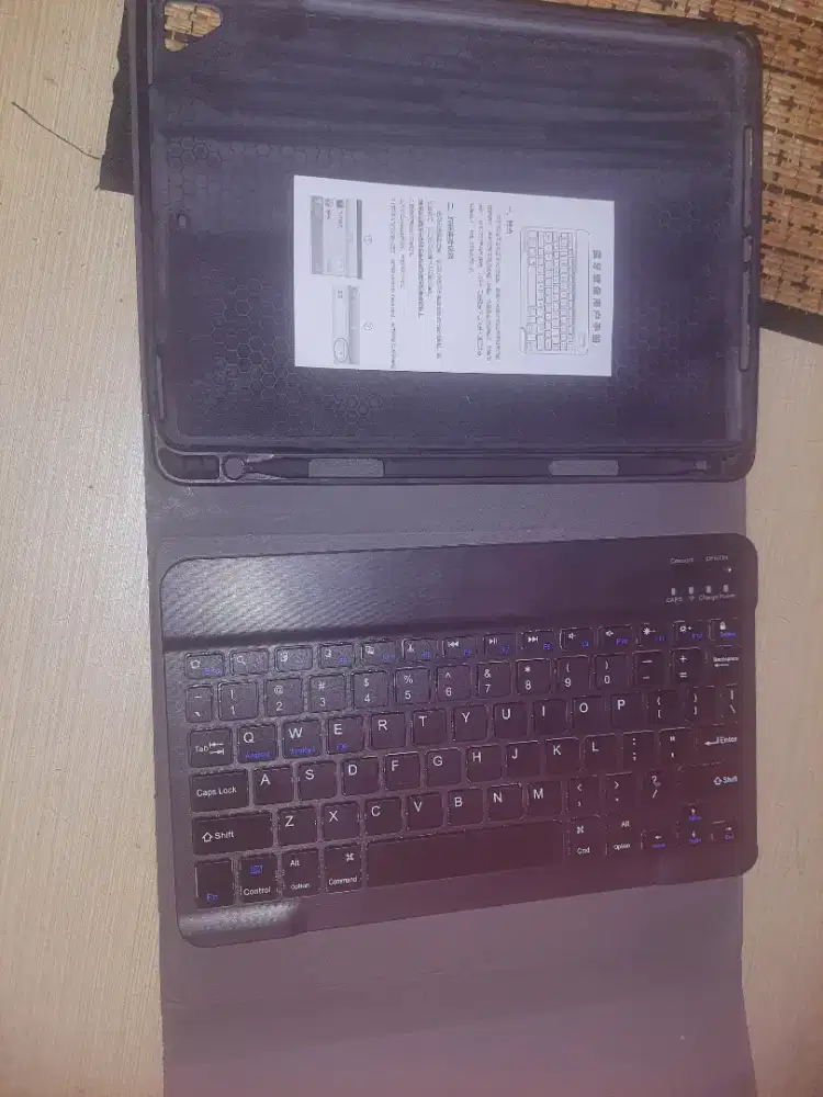 Casing Ipad R1/2 termasuk keyboard