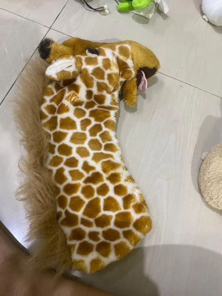 JERAPAH BONEKA TANGAN