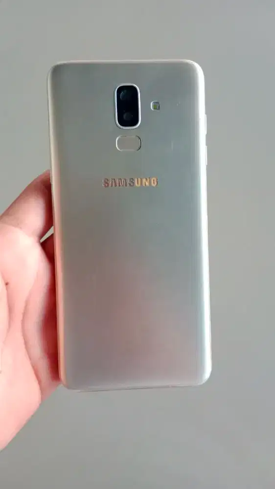 Samsung j8 minus LCD dan baterai 4/64