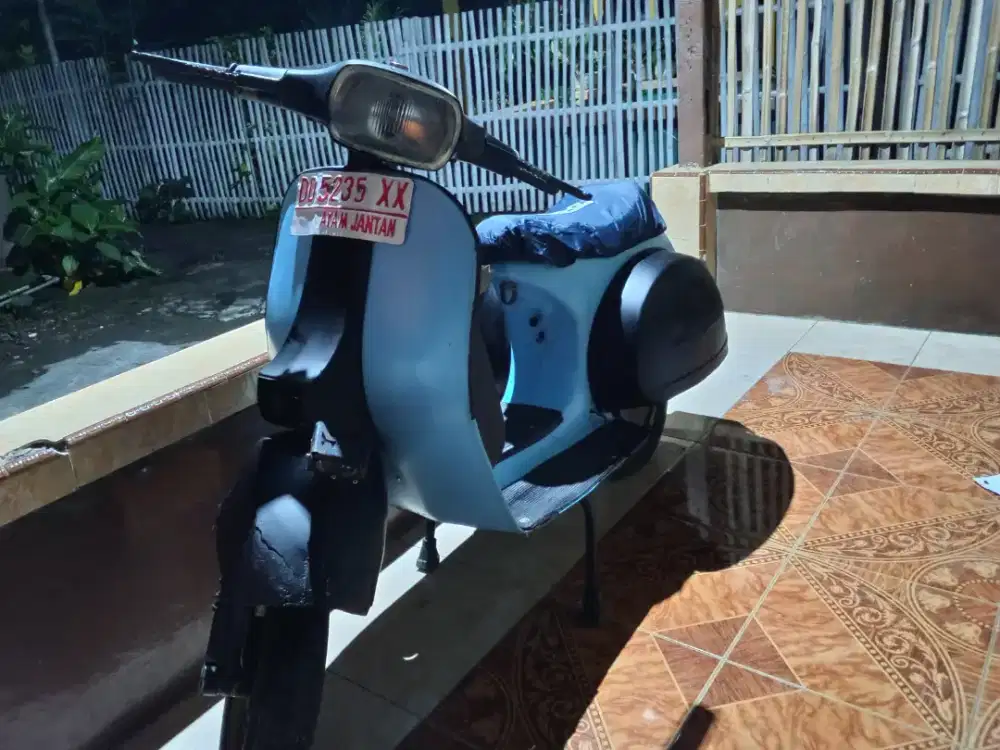 Vespa 150 PX Biru Hitam