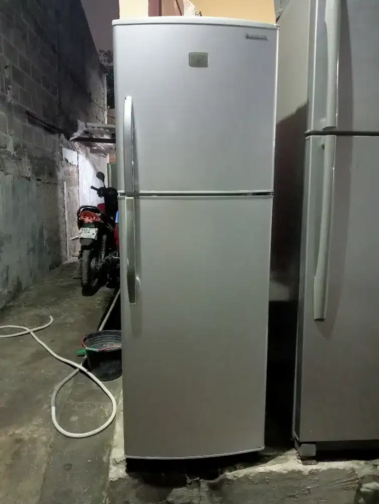 Kulkas panasonic 2 pintu masih orisinil pabrik