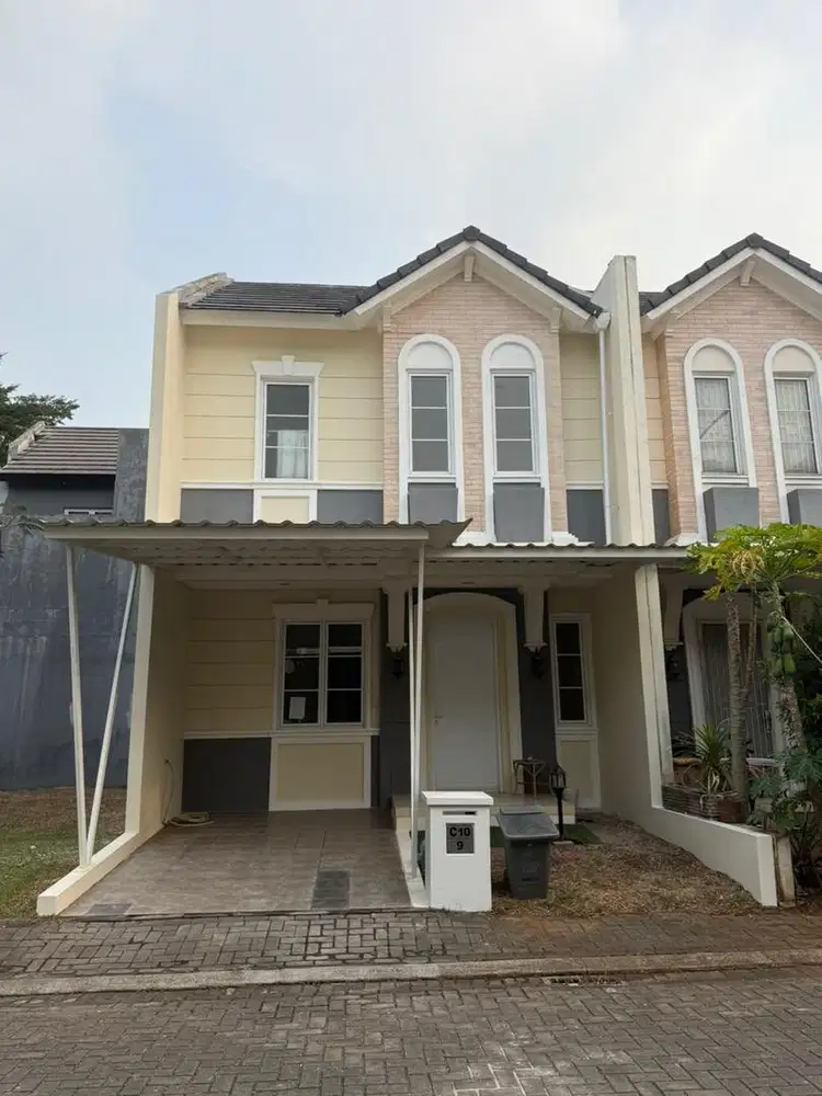Disewakan Rumah Strategis di Azura House