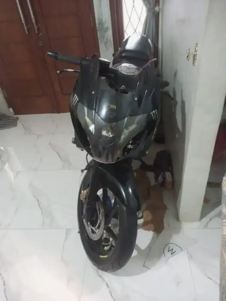 Bajaj Pulsar p220