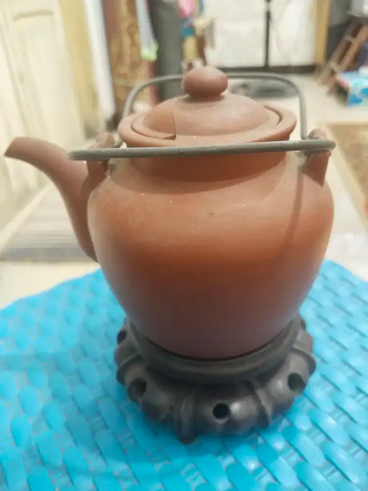Teko teh tanah liat antiq