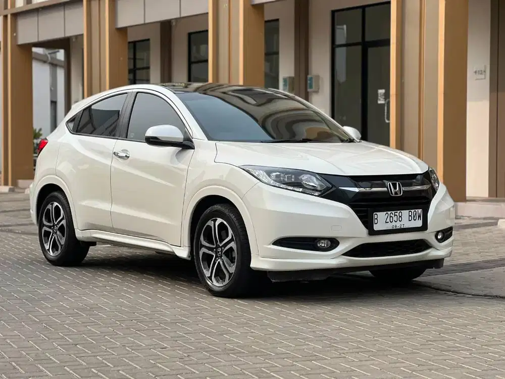 HR-V 1.8 Prestige AT 2017 Low KM Mulus Terawat Siap Pakai