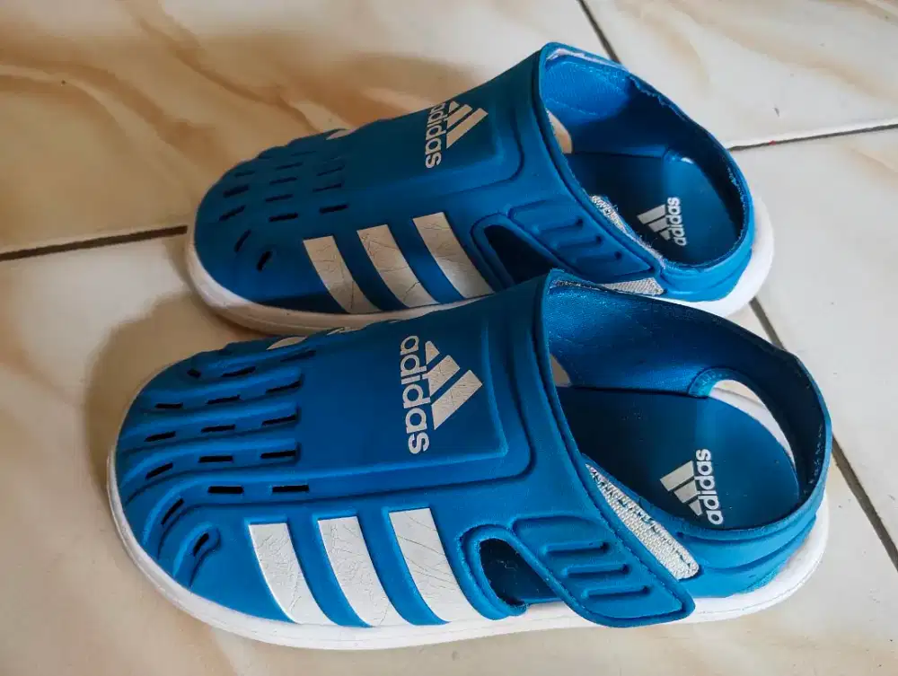 Sepatu sendal Adidas kidz