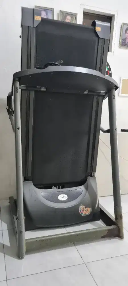 SECOND/BEKAS TREADMILL ELEKTRIK MERK HORIZON