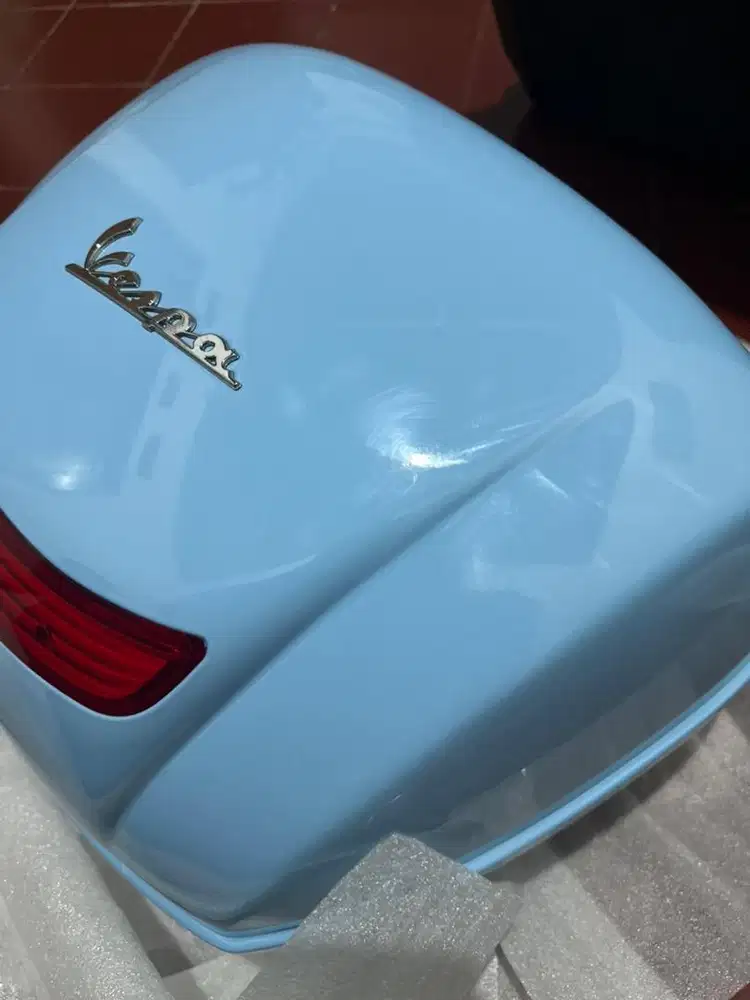 Top Box Vespa LX Blue Capri dan Support