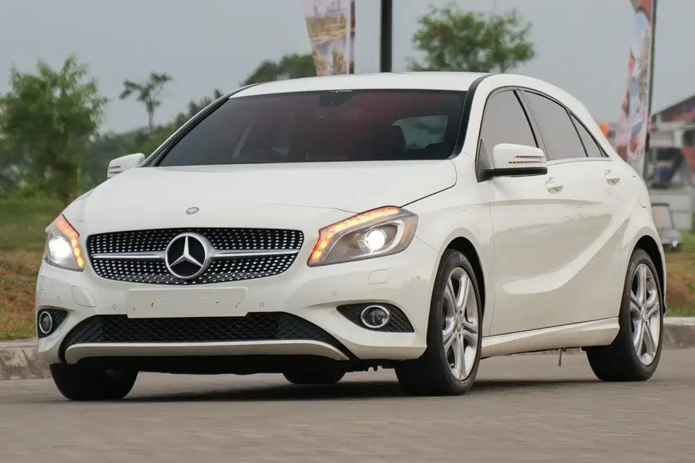 Mercedes Benz A200 AT Hatchback 1.6 Turbo 2015 White 320i c200 gla200