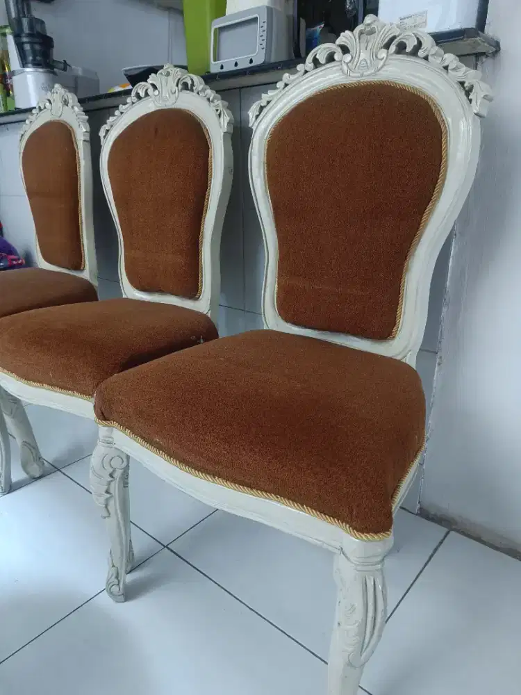 Kursi Makan/Kursi Klasik Bekas – 6 PCS